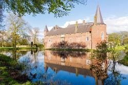 kasteel Hernen in het voorjaar